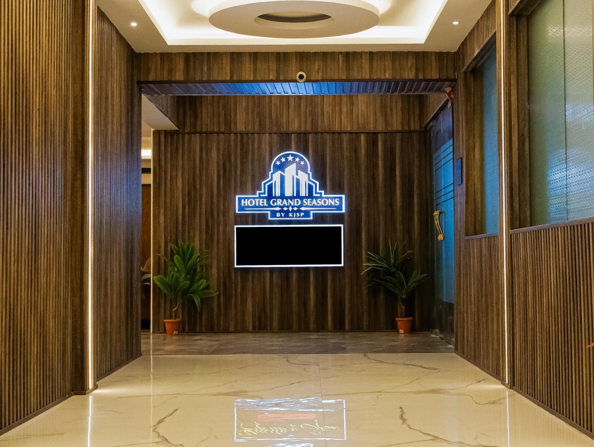 Hotel Grand Seasons- Nova Bombaim Exterior foto